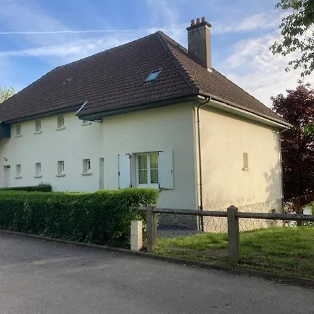 Дом отдыха Maison Renovee Au Bord Du Lac, Jardin Privatif, Wifi, Activites Nautiques Et Touristiques A Proximite - Fr-1-742-125 *